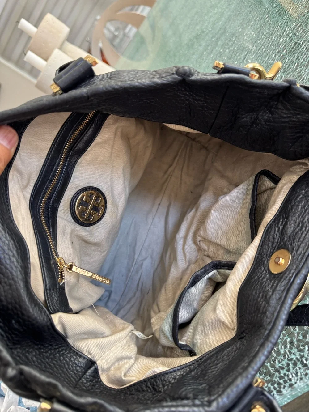 Tory Burch Black Leather Shoulder handbag with Gold Logo